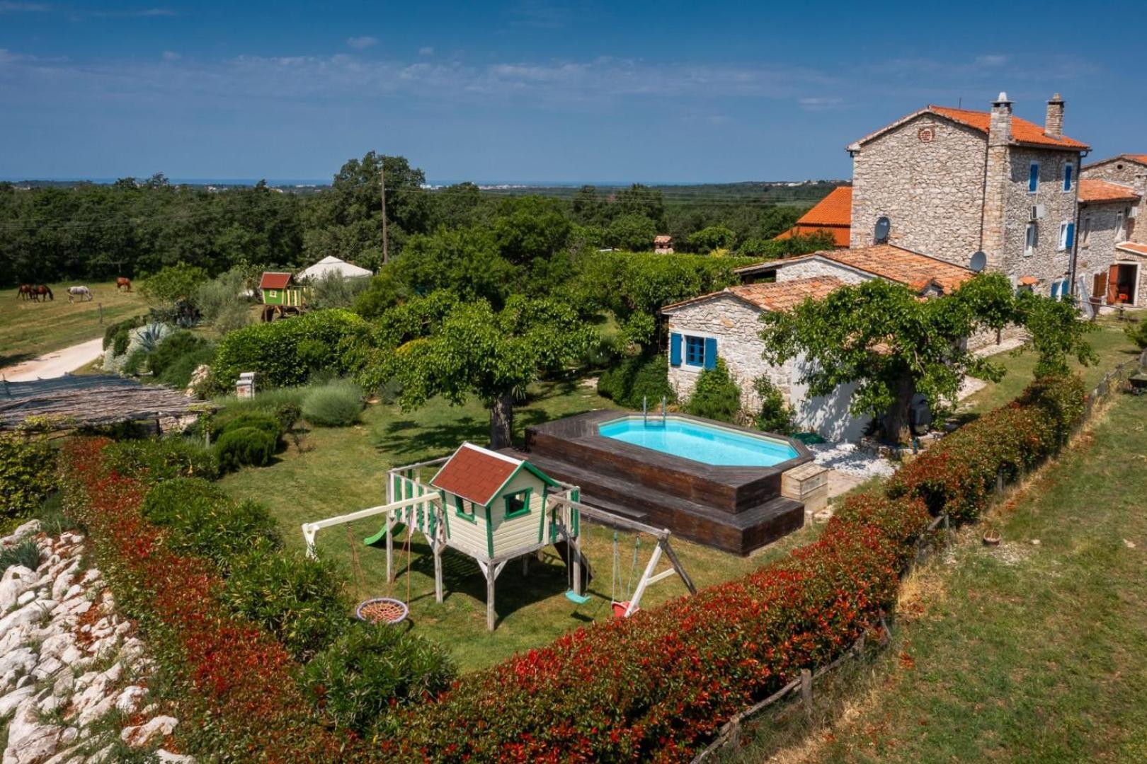 Paradiso Vila *